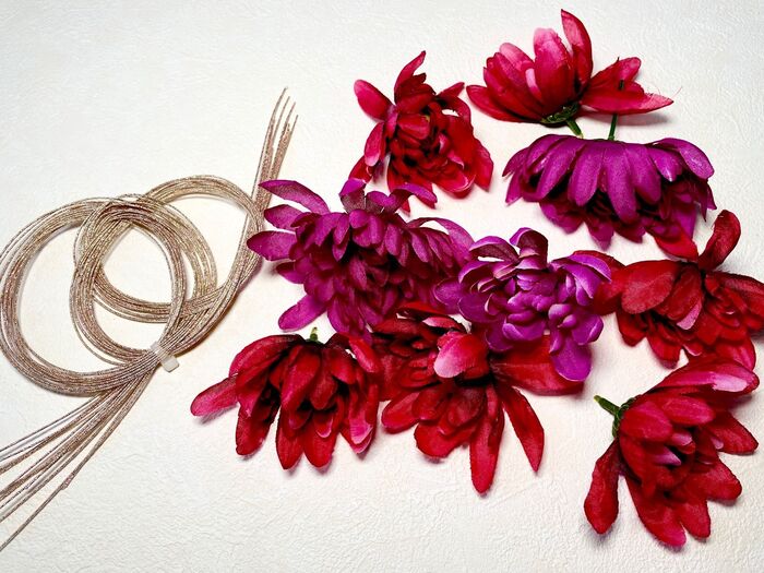 100均の造花と水引で装飾