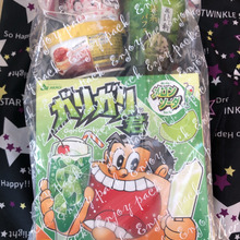 ストーブの前で食べるアイスは幸せ♡✨