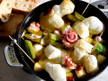 【餅アレンジ】もち・たこ・きゅうりの和だしアヒージョ