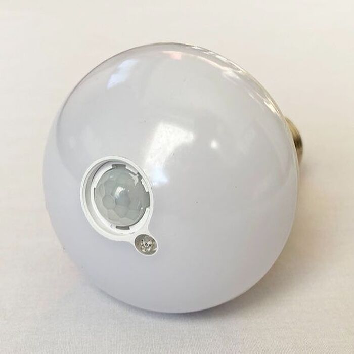 ダイソーの550円ただモノじゃないLED電球