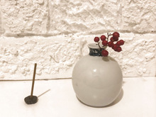 トイレ飾りに南天を お香を焚いて気持ちもすっきり