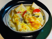 牛乳の大量消費はこれ!チーズとろ〜りパンDEグラタン♪〜