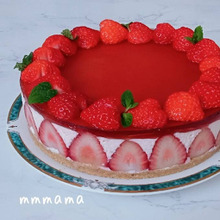 イチゴの断面が美しい♥イチゴのダブルチーズケーキ