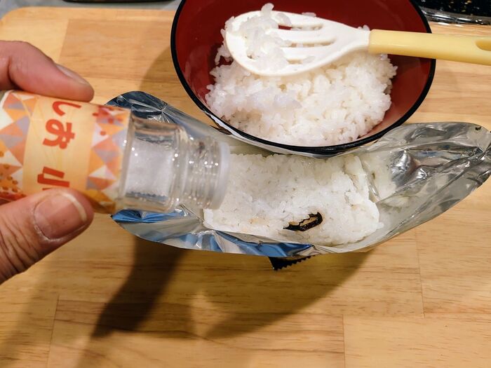 開いてお塩をぱぱっと