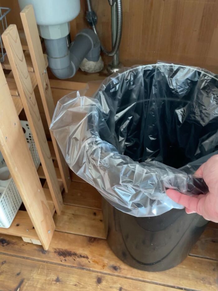 ゴミ箱もフタなし