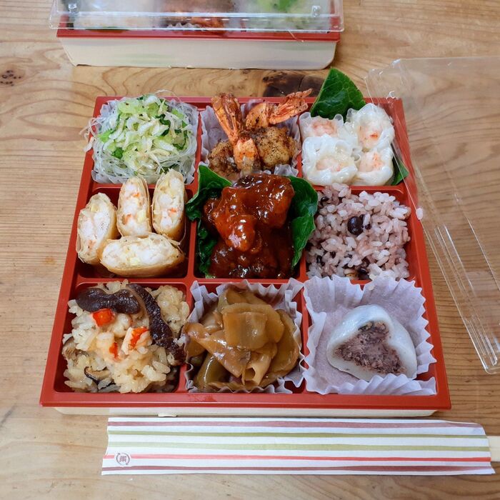 お弁当パックで…駅弁風海老づくし中華弁当~9マス弁当