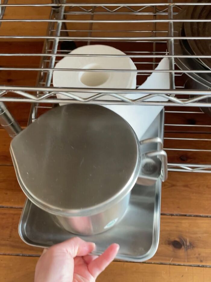 オイルポットはトイレットペーパーとセットにして