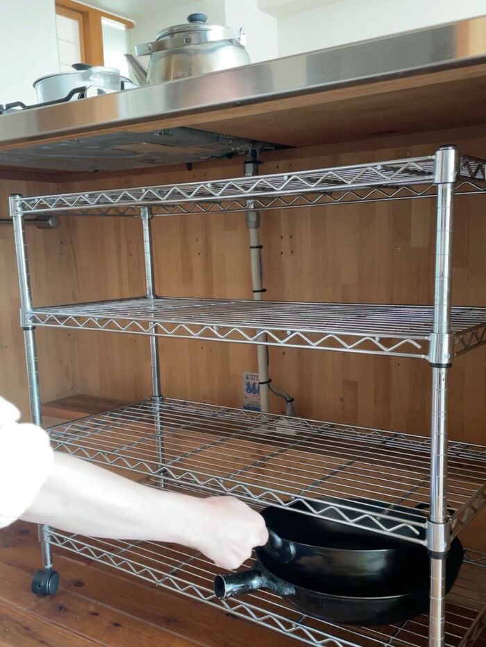 ここにスチールラックを