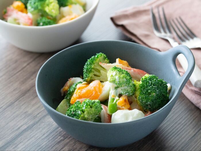 ブロッコリーと卵とカニカマのサラダ♪隠し味であとひく美味しさ