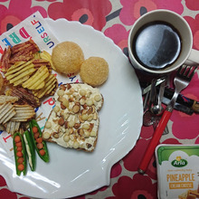 本日の夕食 KALDI 🍍パイナップルクリームチーズ toast