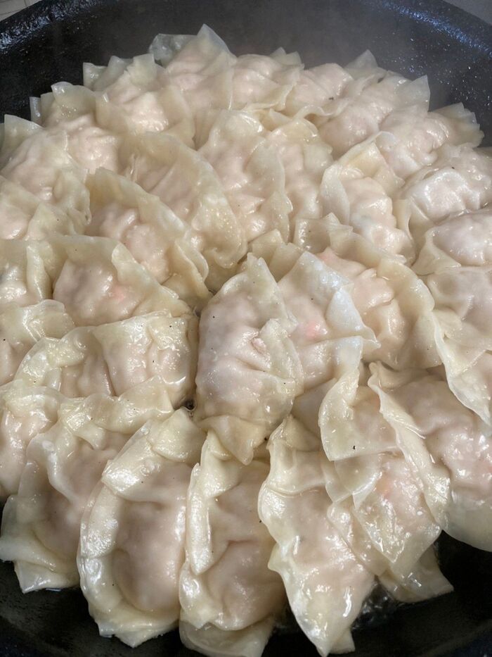 お湯を差してから蓋をして蒸し焼きにする