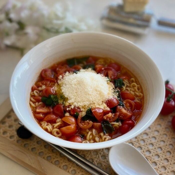 おうちで食べるピリ辛トマトチーズラーメン