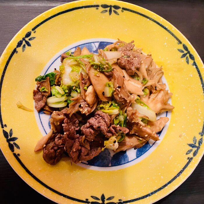 美味しく食べて冬の紫外線予防!材料3つ!舞茸、白菜、牛肉の胡麻味噌炒め