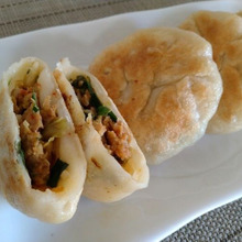 キムチ入りニラ饅頭