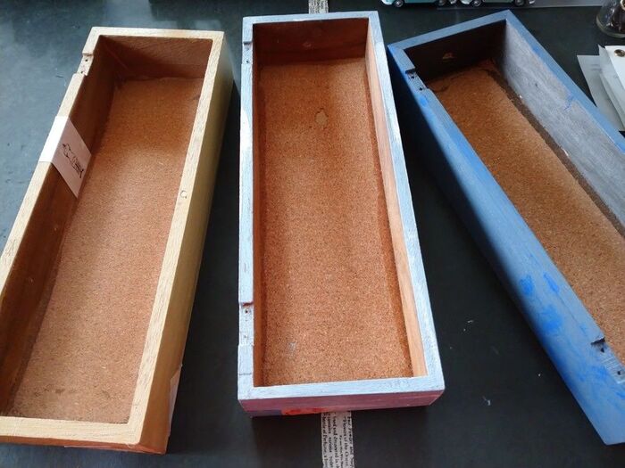 長方形の木箱を用意します!