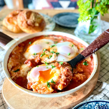 忙しい朝に!オシャレ可愛い朝ごはん!スパイスの風味のトマトソースにトロ〜リ卵【シャクシュカ】