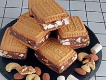 アレで簡単にできる!生チョコサラミサンドビスケット