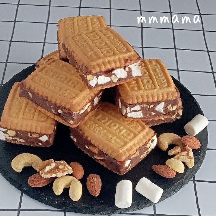 アレで簡単にできる!生チョコサラミサンドビスケット