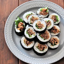 ぱくっと一口で食べやすい!焼き肉巻き寿司★キレイに巻くコツあり★