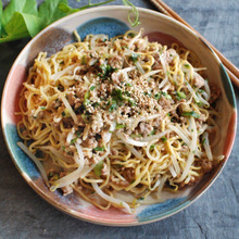 【インスタントラーメンで】⭐︎豚ひき肉ともやしのオイスターソース和え麺⭐︎