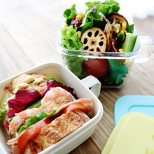 バケットサンドとたっぷり野菜のヘルシー弁当