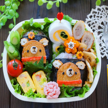 海苔巻きおにぎりにペタ!さつま揚げくまちゃん弁当