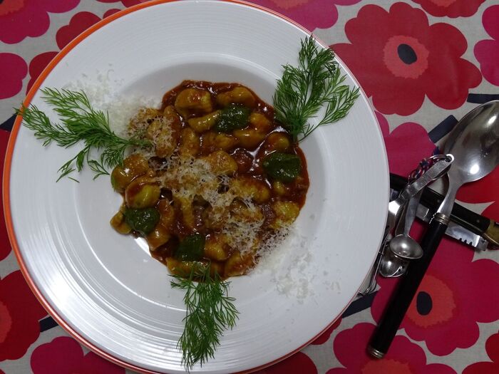 Gnocchi di colza alla bolognese 菜の花のニョッキ・ボロネーゼ