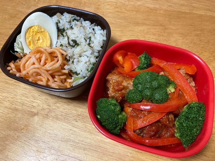 エノキわかめごはん&トマトバーグ弁当