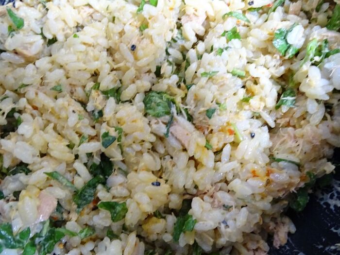 炊き立てに具材を合わせる。