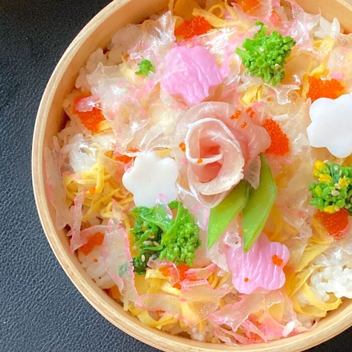 可愛いちらし寿司🌸ひらひらふわふわのトッピングは何??