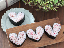 誰でも簡単!初心者さんでもできる!ハートの飾り巻き寿司♡