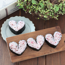 誰でも簡単!初心者さんでもできる!ハートの飾り巻き寿司♡