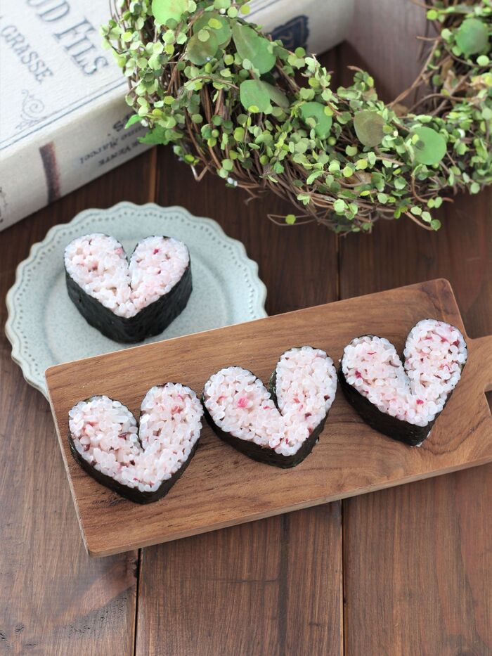 誰でも簡単!初心者さんでもできる!ハートの飾り巻き寿司♡