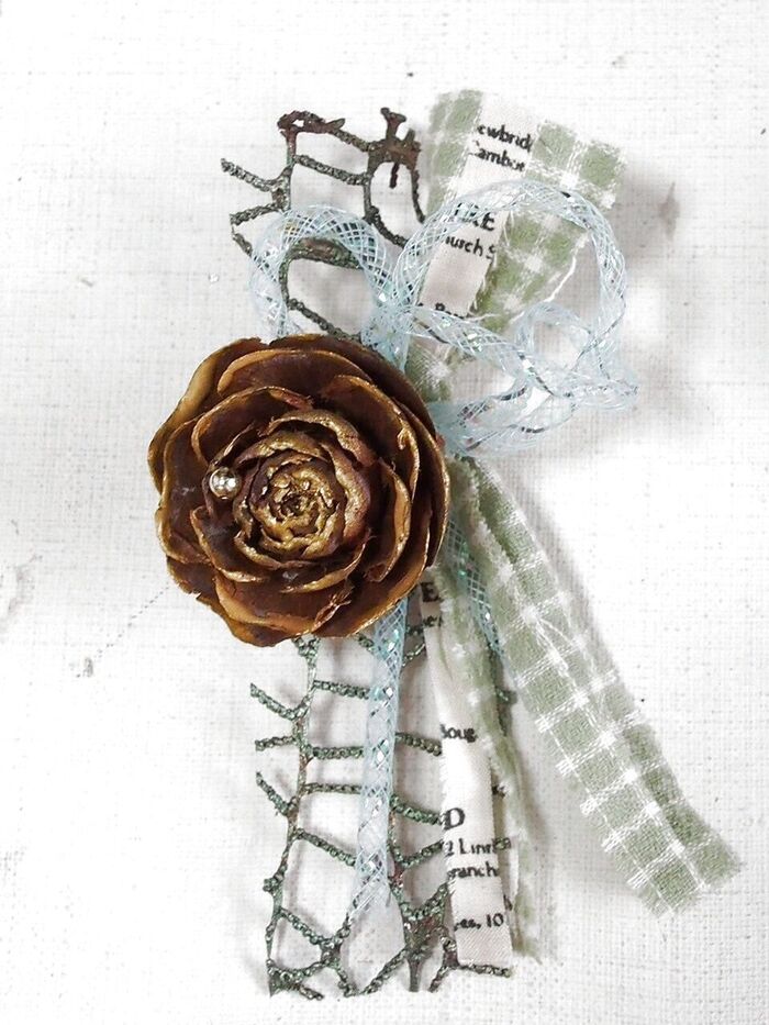 寂しいので、シダーローズをイメージに合わせて「色づけ」して完成!!