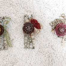 「シダーローズ」でブローチ?インテリア?