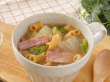 グルテンフリーのマメロニで作る「白菜とベーコンの具だくさんスープ」