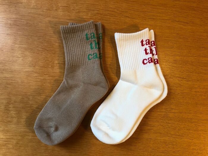 ロゴ入りソックスを探していたら、スリコにあった~♪