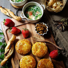 焼き時間13分♪簡単に作るピロシキ風ミートパイ