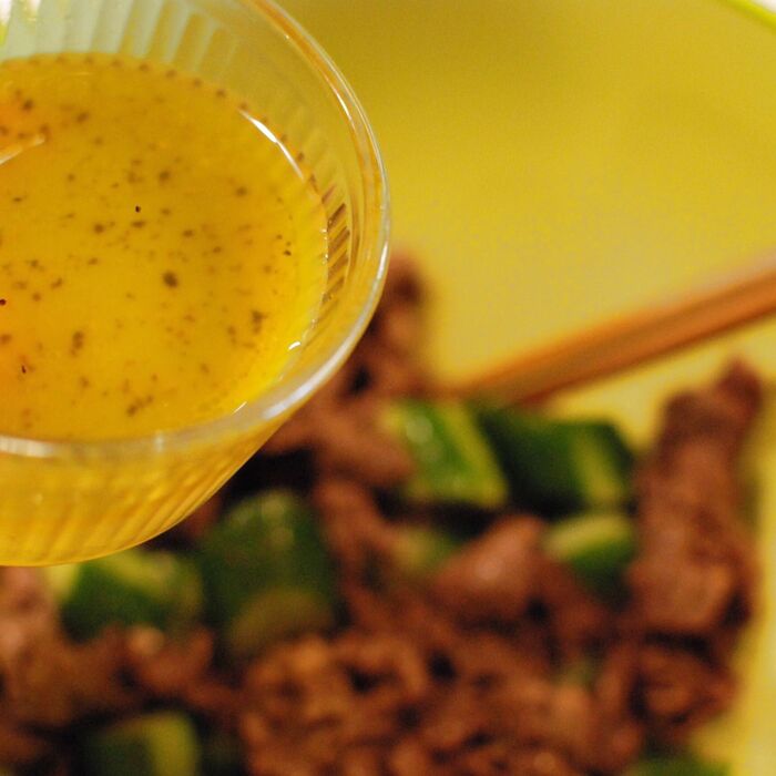 レモンドレッシングと、漬け汁で和えます