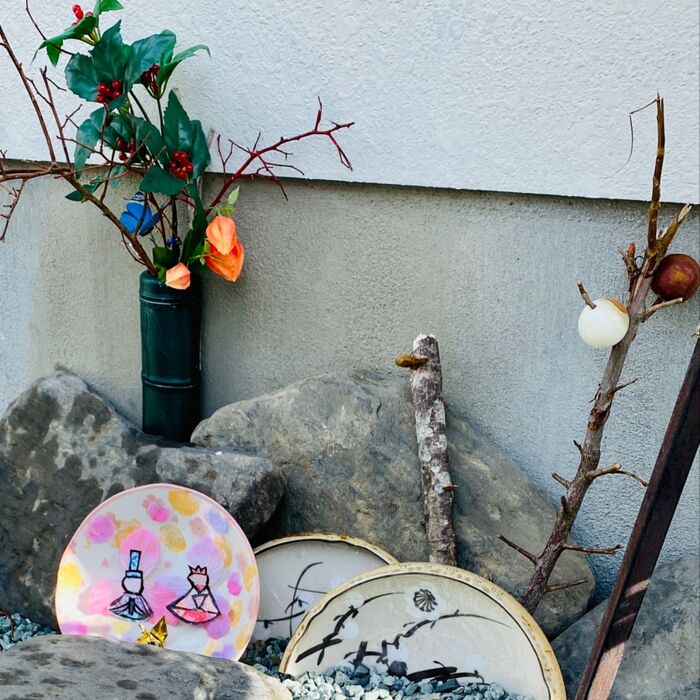 春の息吹をもたらしました!欠けたお皿で雛飾り🎶
