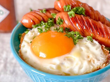 【楽めし】ウインナーエッグ丼
