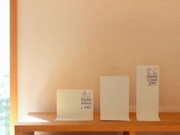 【ダイソー】本を立てるだけじゃない!家じゅうで大活躍するブックエンド活用アイデアまとめ!