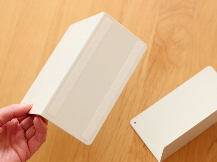 ブックエンドの底に両面テープを