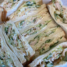 春にお似合いの野菜たっぷりチキンサンドウィッチ♪