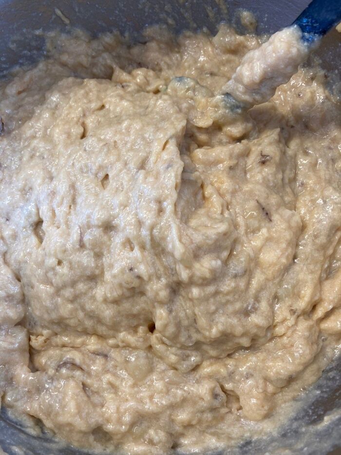 バナナを混ぜたら型に流し込んで焼きます♪