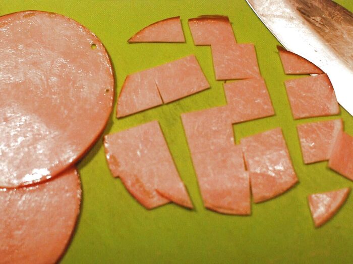 ハムを切ります