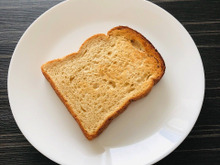 今からこの【トースト】を意外な感じにご馳走にします。(ただし、朝食にはオススメしません)