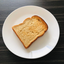 今からこの【トースト】を意外な感じにご馳走にします。(ただし、朝食にはオススメしません)