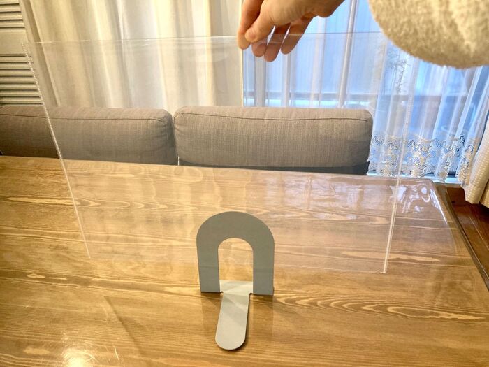 ブックスタンドにかぶせるだけ。