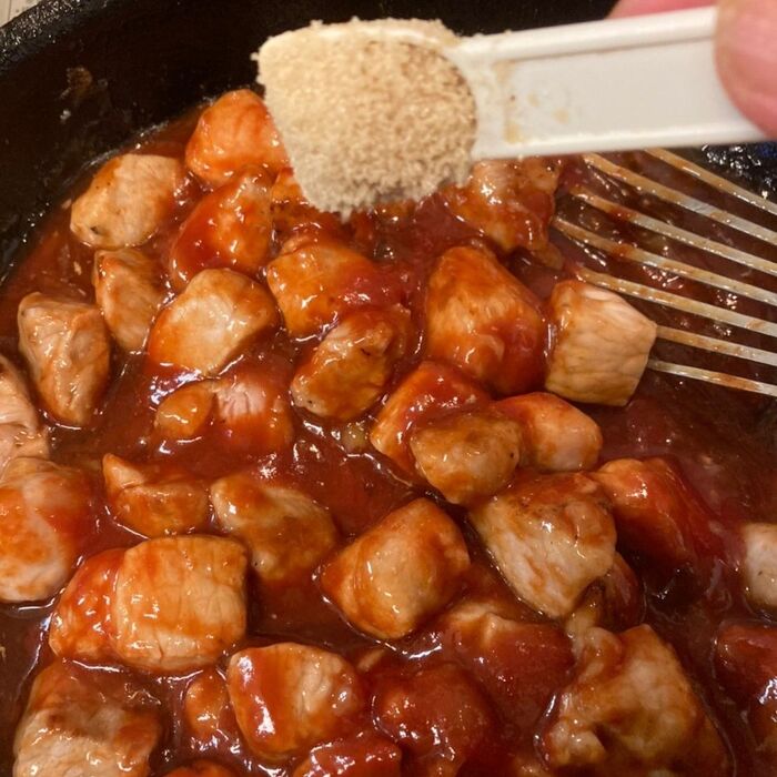 隠し味に砂糖1杯くらい入れます